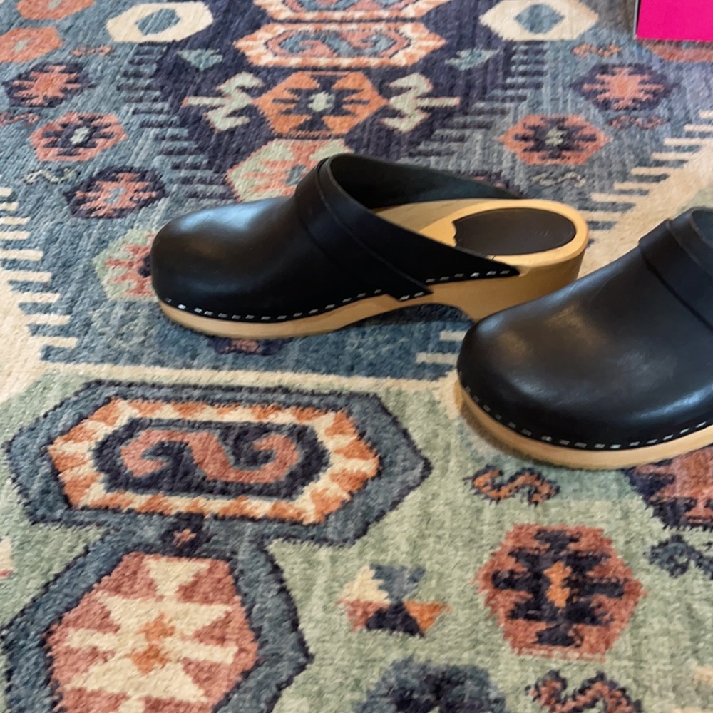 Swedish Hasbeens Black Leather Slip-On Clogs with Natural Sole - Picture 2 of 8